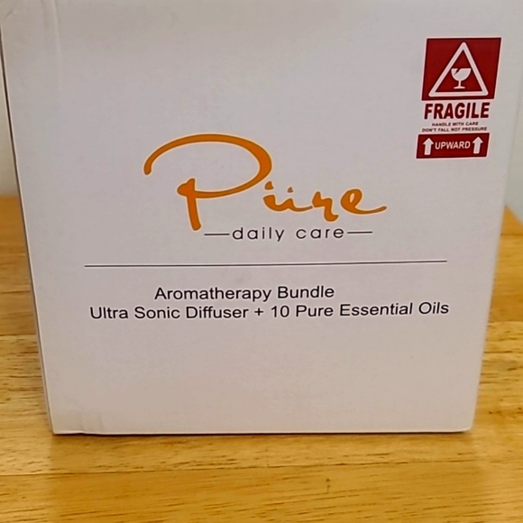 Aromatherapy Bundle Ultra Sonic Diffuser with 10 Pure Essential Oils - Picture 3 of 5